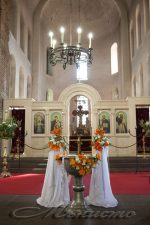 Декораця за кръщене църква - Стойки с центлален букет за купела - Оранжево и Бяло