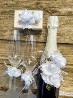 сватбен комлект за подписване, свещи за църквата, декорация с бели цветя