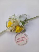 с нарциси, декорация с нарциси, гривни за шаферки, шаферски гривни