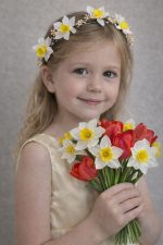 венец с нарциси, венчета за лазарки, пролетни цветя