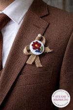 бутониера с шевици, бутониера за гости , народен стил