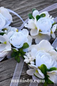 шаферски гривни, сватбени гривни от бели цветя, бели рози
